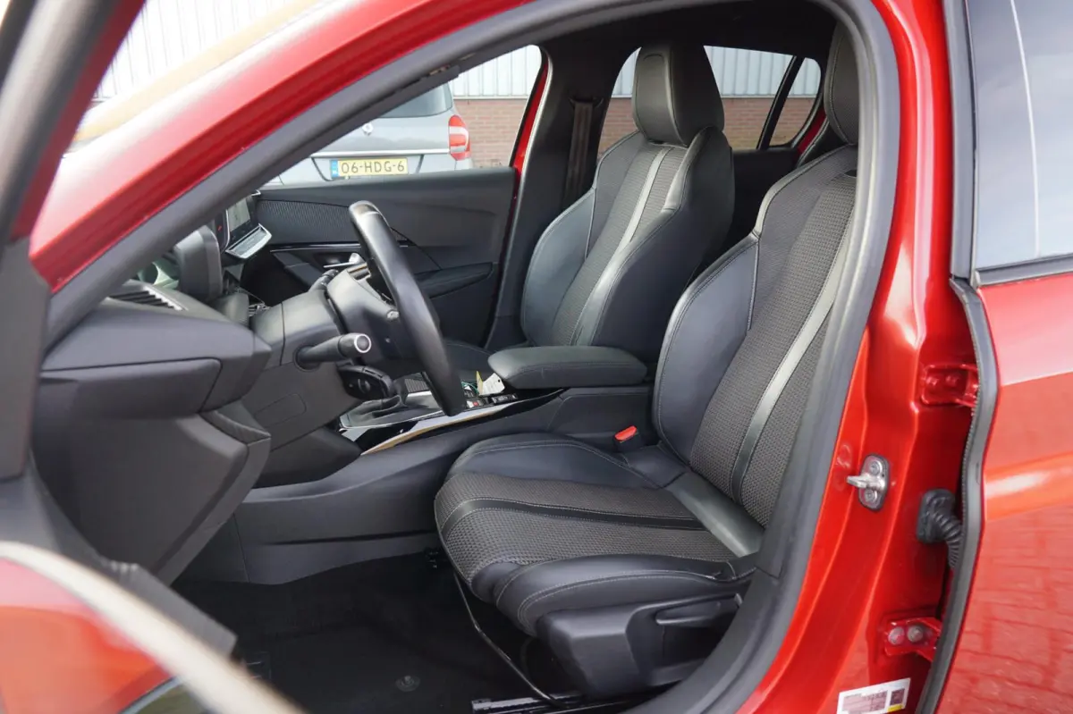 1.2 PureTech GT-line | Rouge Elixer | 3D-cockpit/AppleCarplay/LED/Camera/NAV - Lekker sportief!