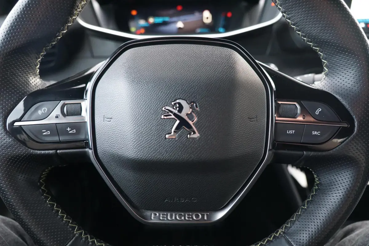 1.2 PureTech GT-line | Rouge Elixer | 3D-cockpit/AppleCarplay/LED/Camera/NAV - Lekker sportief!