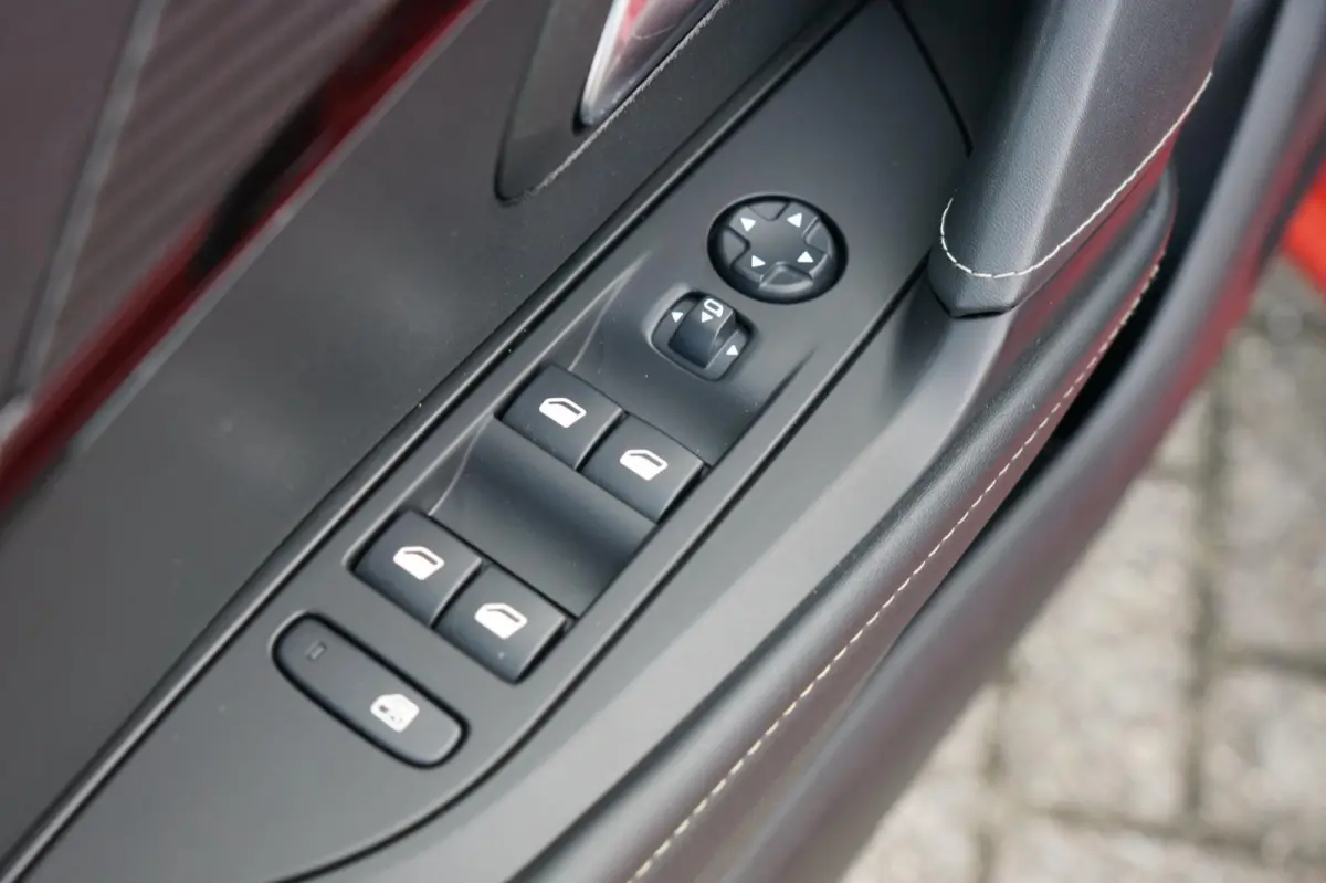 1.2 PureTech GT-line | Rouge Elixer | 3D-cockpit/AppleCarplay/LED/Camera/NAV - Lekker sportief!