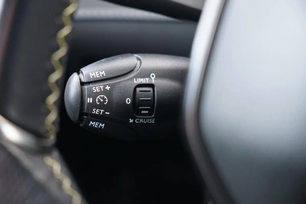 1.2 PureTech GT-line | Rouge Elixer | 3D-cockpit/AppleCarplay/LED/Camera/NAV - Lekker sportief!