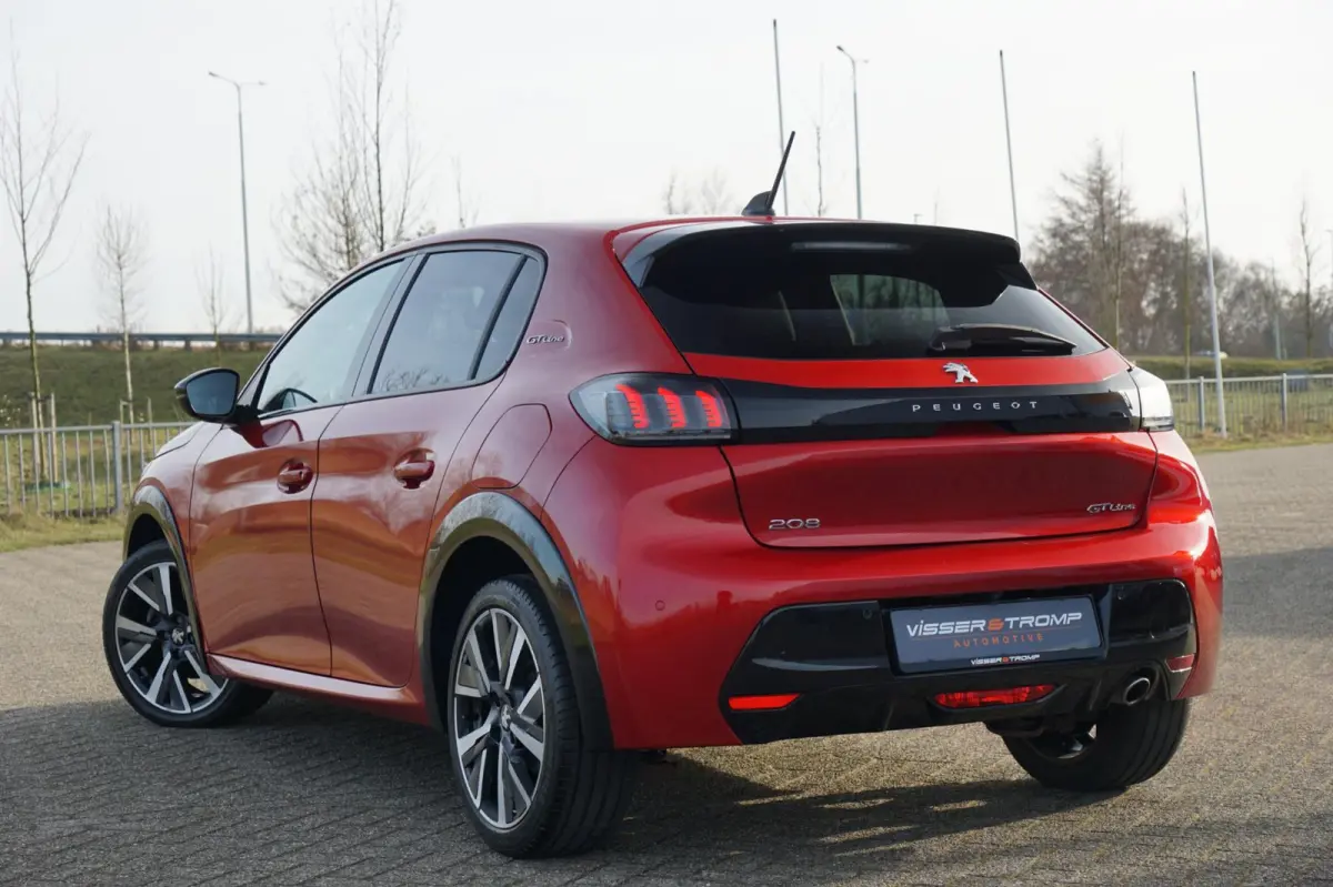 1.2 PureTech GT-line | Rouge Elixer | 3D-cockpit/AppleCarplay/LED/Camera/NAV - Lekker sportief!