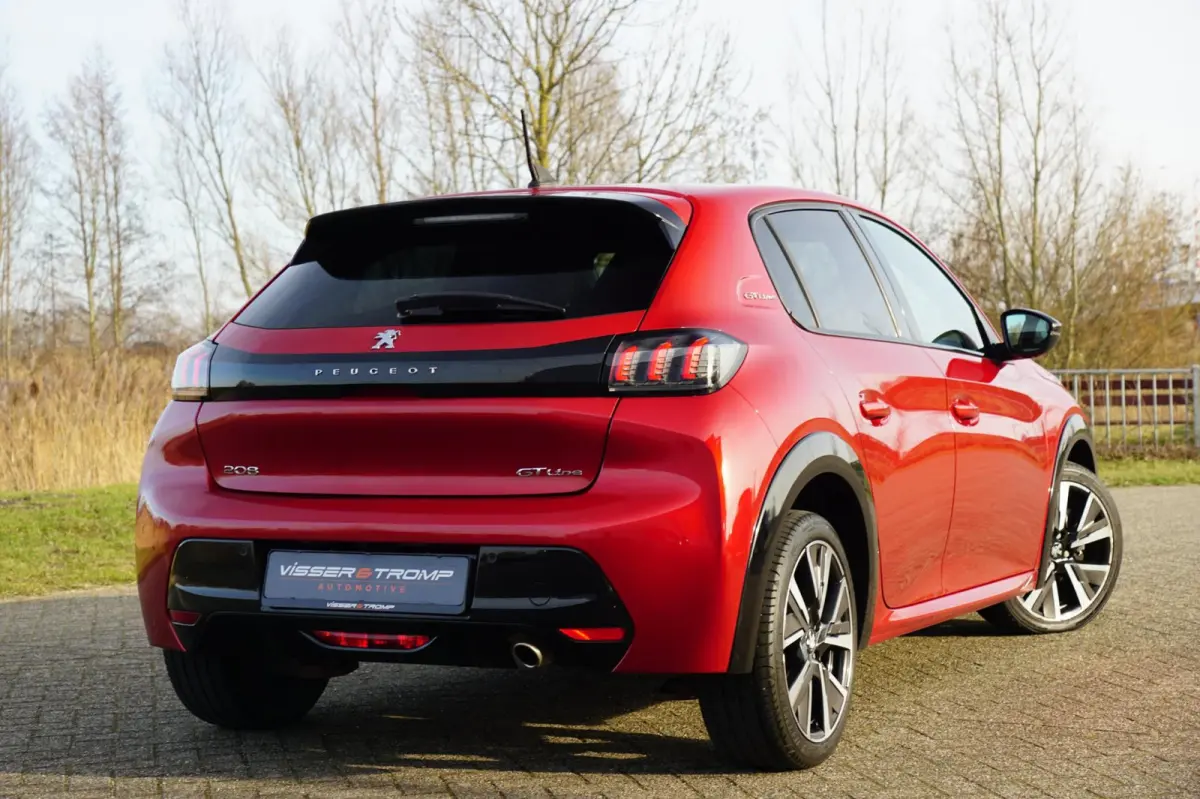 1.2 PureTech GT-line | Rouge Elixer | 3D-cockpit/AppleCarplay/LED/Camera/NAV - Lekker sportief!