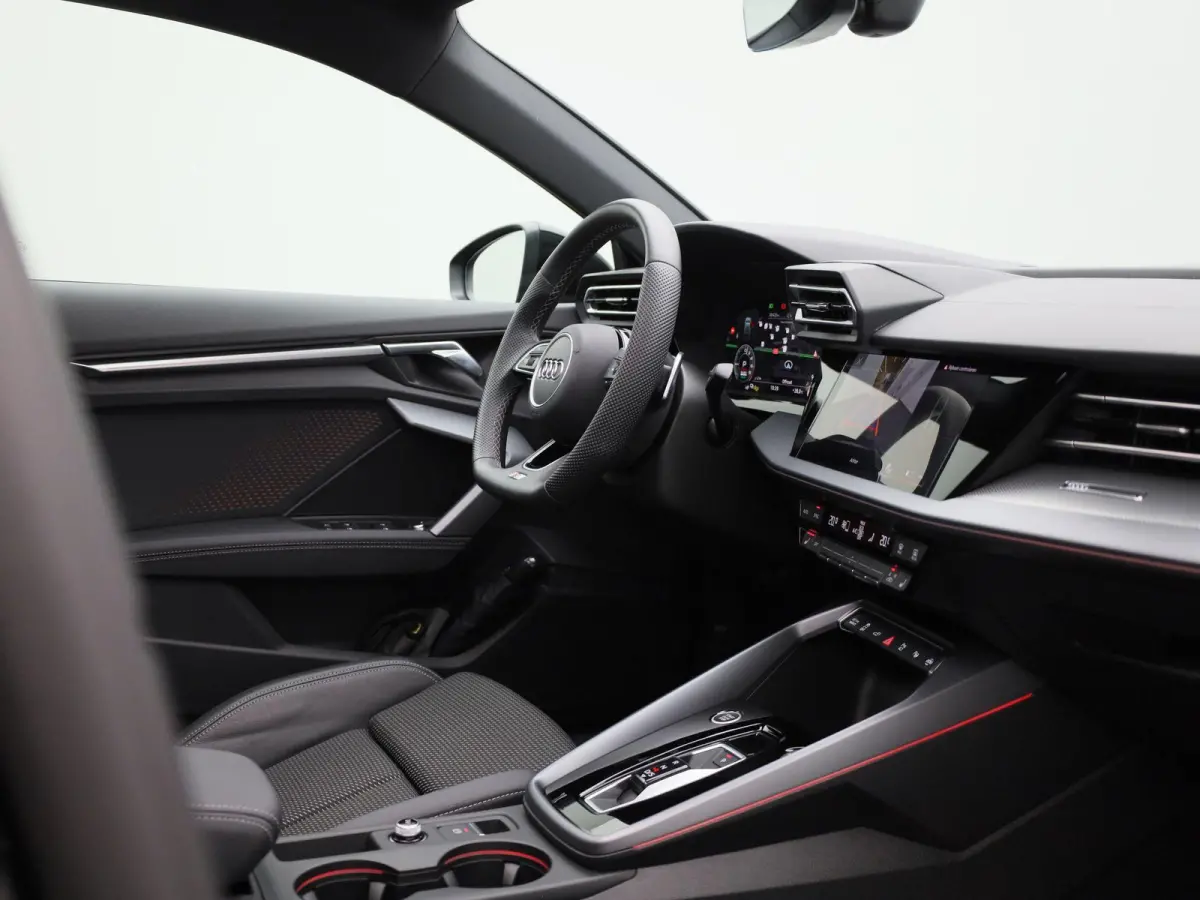 40 TFSI e S edition 204 PK l Demo l Adaptive cruise control l Panoramadak l Achteruitrijcamera l Navigatie l Stoelverwarming l Apple Carplay / Android Auto l Audi virtual cockpit plus l Opti