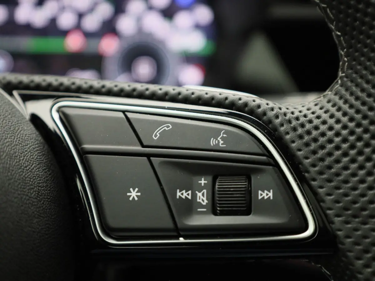 40 TFSI e S edition 204 PK l Demo l Adaptive cruise control l Panoramadak l Achteruitrijcamera l Navigatie l Stoelverwarming l Apple Carplay / Android Auto l Audi virtual cockpit plus l Opti