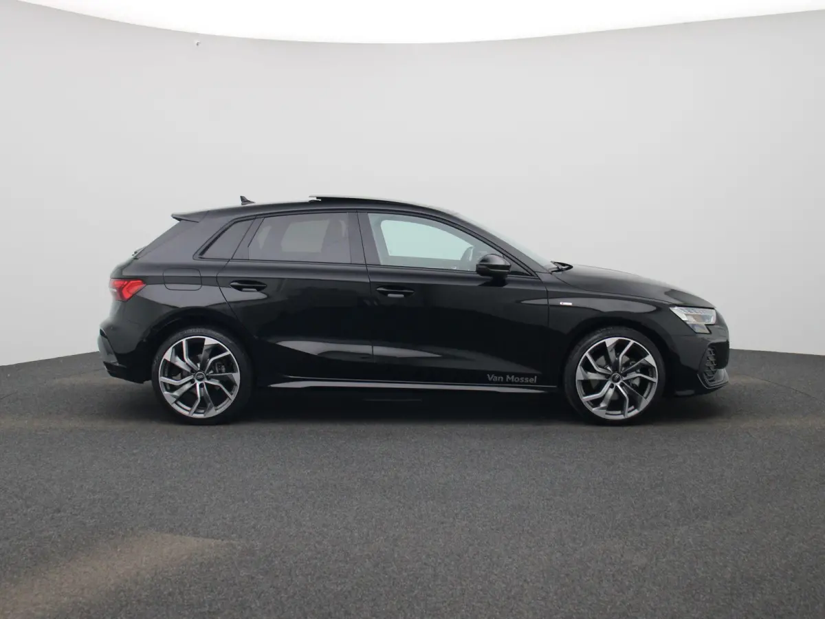 40 TFSI e S edition 204 PK l Demo l Adaptive cruise control l Panoramadak l Achteruitrijcamera l Navigatie l Stoelverwarming l Apple Carplay / Android Auto l Audi virtual cockpit plus l Opti
