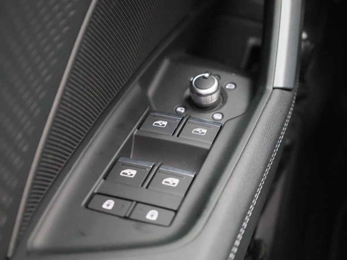 40 TFSI e S edition 204 PK l Demo l Adaptive cruise control l Panoramadak l Achteruitrijcamera l Navigatie l Stoelverwarming l Apple Carplay / Android Auto l Audi virtual cockpit plus l Opti