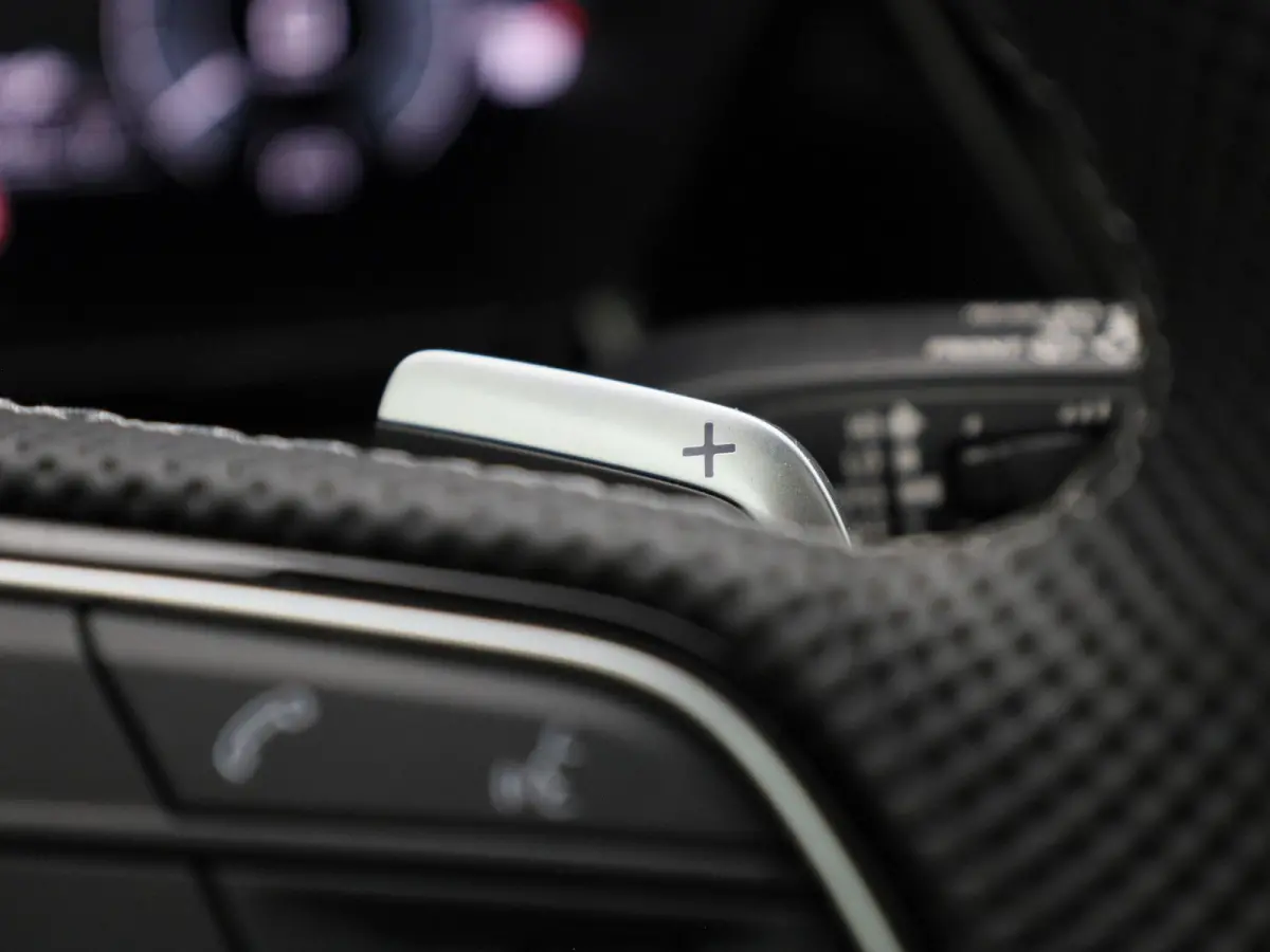 40 TFSI e S edition 204 PK l Demo l Adaptive cruise control l Panoramadak l Achteruitrijcamera l Navigatie l Stoelverwarming l Apple Carplay / Android Auto l Audi virtual cockpit plus l Opti
