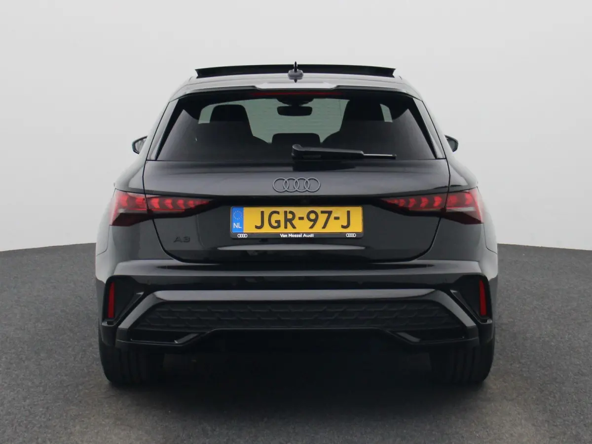 40 TFSI e S edition 204 PK l Demo l Adaptive cruise control l Panoramadak l Achteruitrijcamera l Navigatie l Stoelverwarming l Apple Carplay / Android Auto l Audi virtual cockpit plus l Opti
