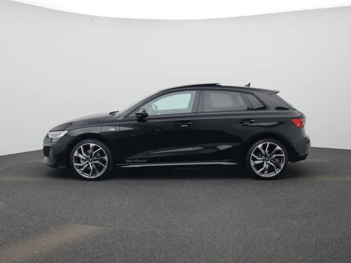 40 TFSI e S edition 204 PK l Demo l Adaptive cruise control l Panoramadak l Achteruitrijcamera l Navigatie l Stoelverwarming l Apple Carplay / Android Auto l Audi virtual cockpit plus l Opti