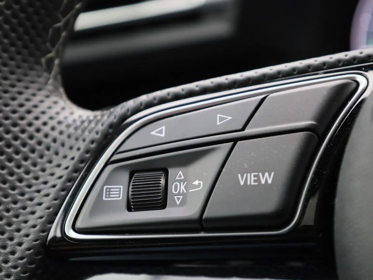 40 TFSI e S edition 204 PK l Demo l Adaptive cruise control l Panoramadak l Achteruitrijcamera l Navigatie l Stoelverwarming l Apple Carplay / Android Auto l Audi virtual cockpit plus l Opti