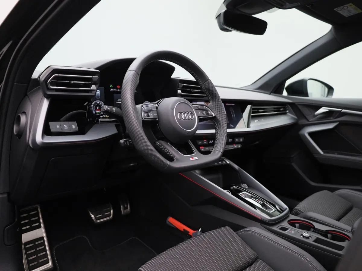 40 TFSI e S edition 204 PK l Demo l Adaptive cruise control l Panoramadak l Achteruitrijcamera l Navigatie l Stoelverwarming l Apple Carplay / Android Auto l Audi virtual cockpit plus l Opti