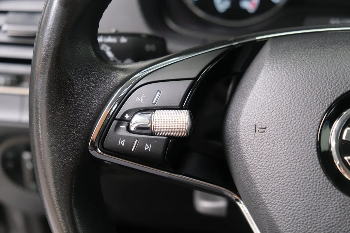 1.0 TSI Ambition - N.A.P. Airco, Cruise, PDC, Carplay, Navi.