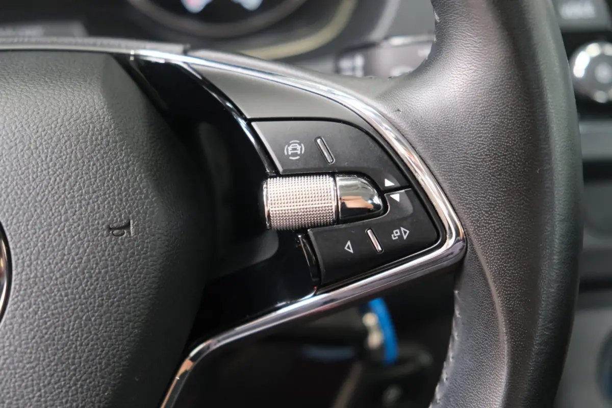 1.0 TSI Ambition - N.A.P. Airco, Cruise, PDC, Carplay, Navi.