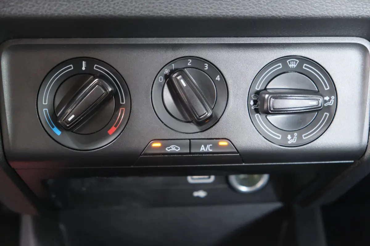 1.0 TSI Ambition - N.A.P. Airco, Cruise, PDC, Carplay, Navi.