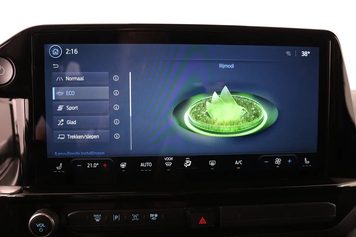 Tourneo 340 Titanium 65 kWh 8-Persoons | Camera | Stoel-/Stuurverwarming | Climate Control | Cruise Control | Keyless entry en start | Navigatie
