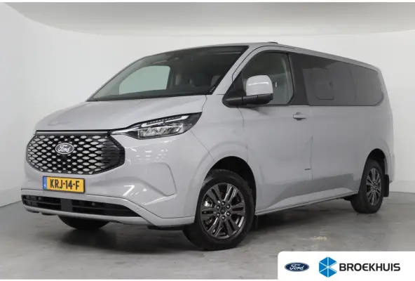 Tourneo 340 Titanium 65 kWh 8-Persoons | Camera | Stoel-/Stuurverwarming | Climate Control | Cruise Control | Keyless entry en start | Navigatie