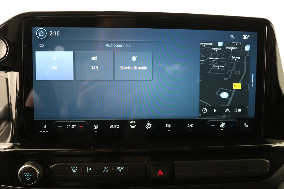 Tourneo 340 Titanium 65 kWh 8-Persoons | Camera | Stoel-/Stuurverwarming | Climate Control | Cruise Control | Keyless entry en start | Navigatie