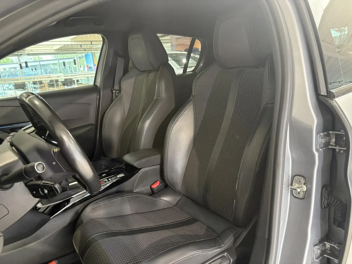 1.2 PureTech GT | Trekhaak afneembaar | Apple Carplay/Android Auto | Camera