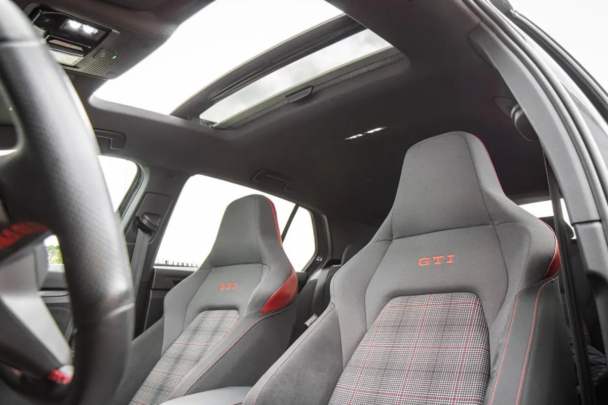 GTI 2.0 TSI 245pk DSG | Panoramadak | Adaptief Onderstel | Matrix LED | Stoelverwarming | Navigatie | 18'' LMV