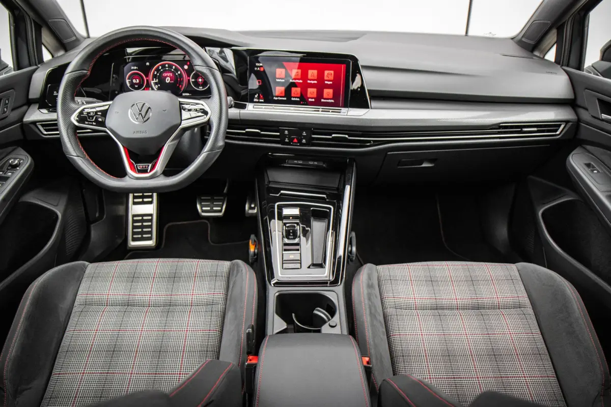 GTI 2.0 TSI 245pk DSG | Panoramadak | Adaptief Onderstel | Matrix LED | Stoelverwarming | Navigatie | 18'' LMV