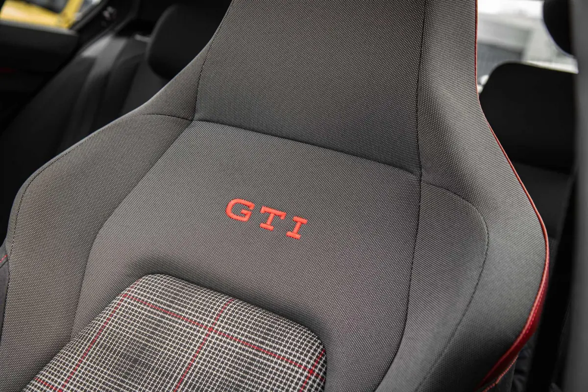 GTI 2.0 TSI 245pk DSG | Panoramadak | Adaptief Onderstel | Matrix LED | Stoelverwarming | Navigatie | 18'' LMV