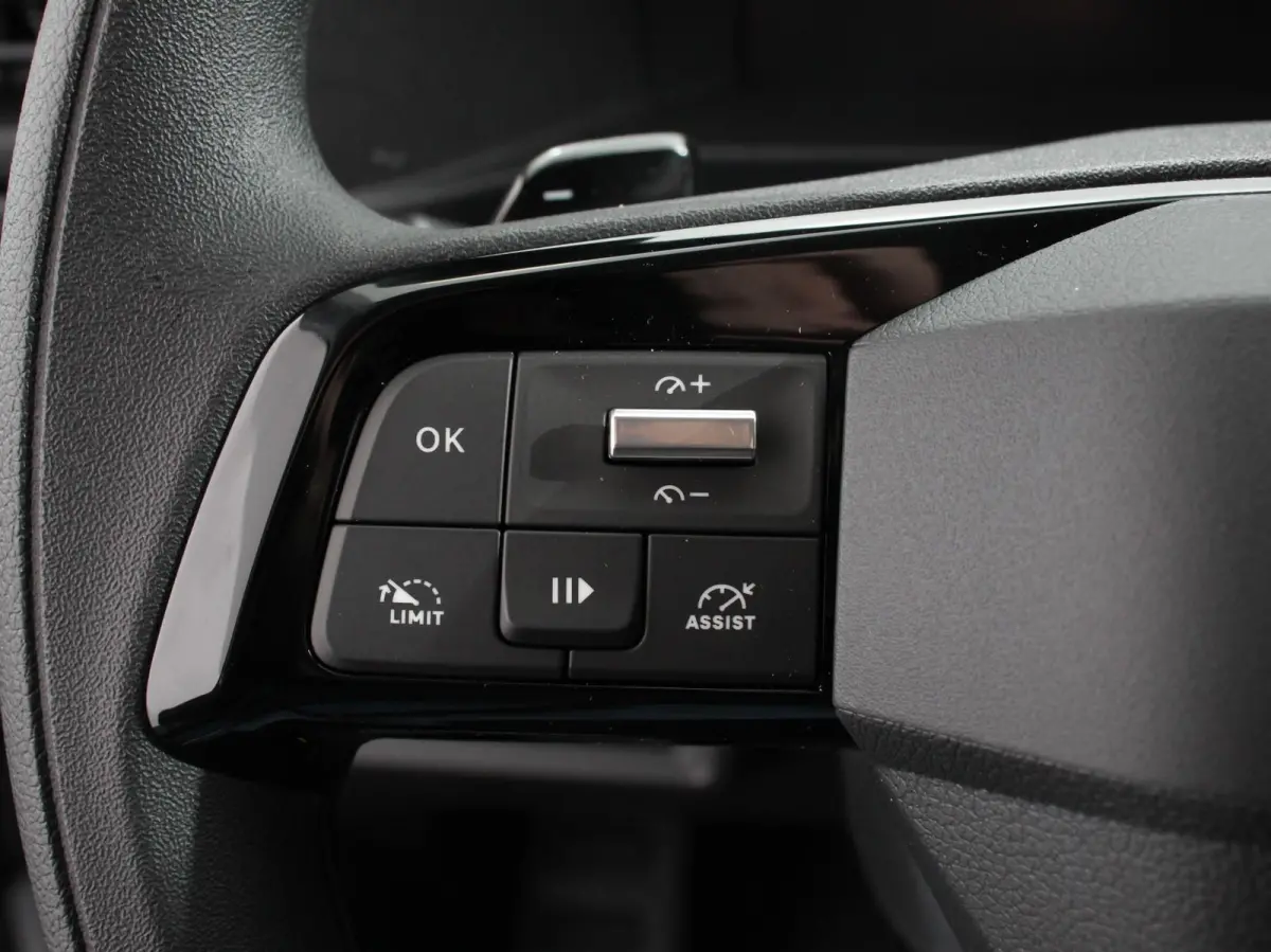2.0 BlueHDi 180 S&S L3 Automaat Apple Carplay /  Android Auto Parkeersensoren V+A Trekhaak Camera Navigatie Cruise Control LED koplampen houten afwerking laadruimte