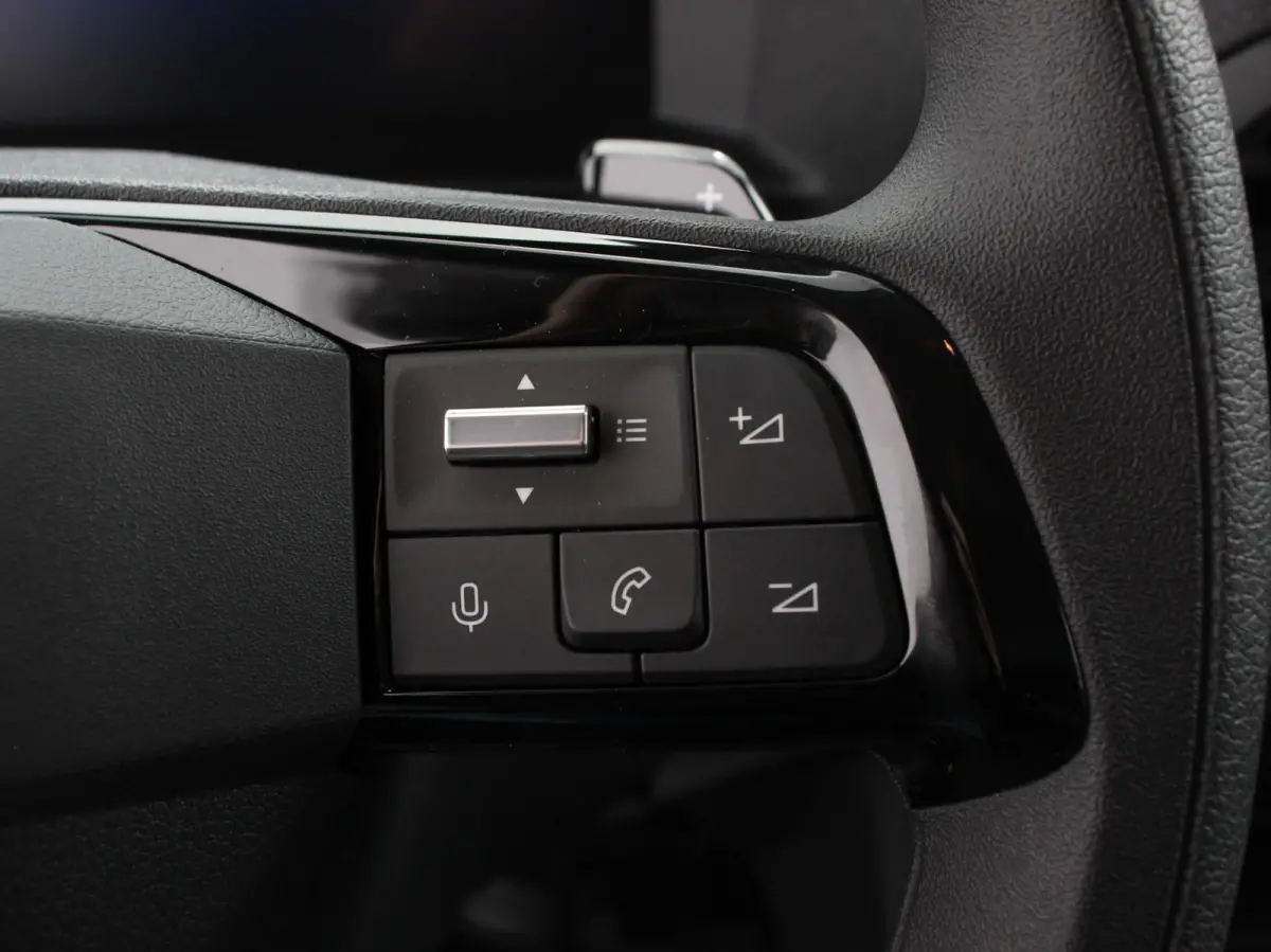 2.0 BlueHDi 180 S&S L3 Automaat Apple Carplay /  Android Auto Parkeersensoren V+A Trekhaak Camera Navigatie Cruise Control LED koplampen houten afwerking laadruimte