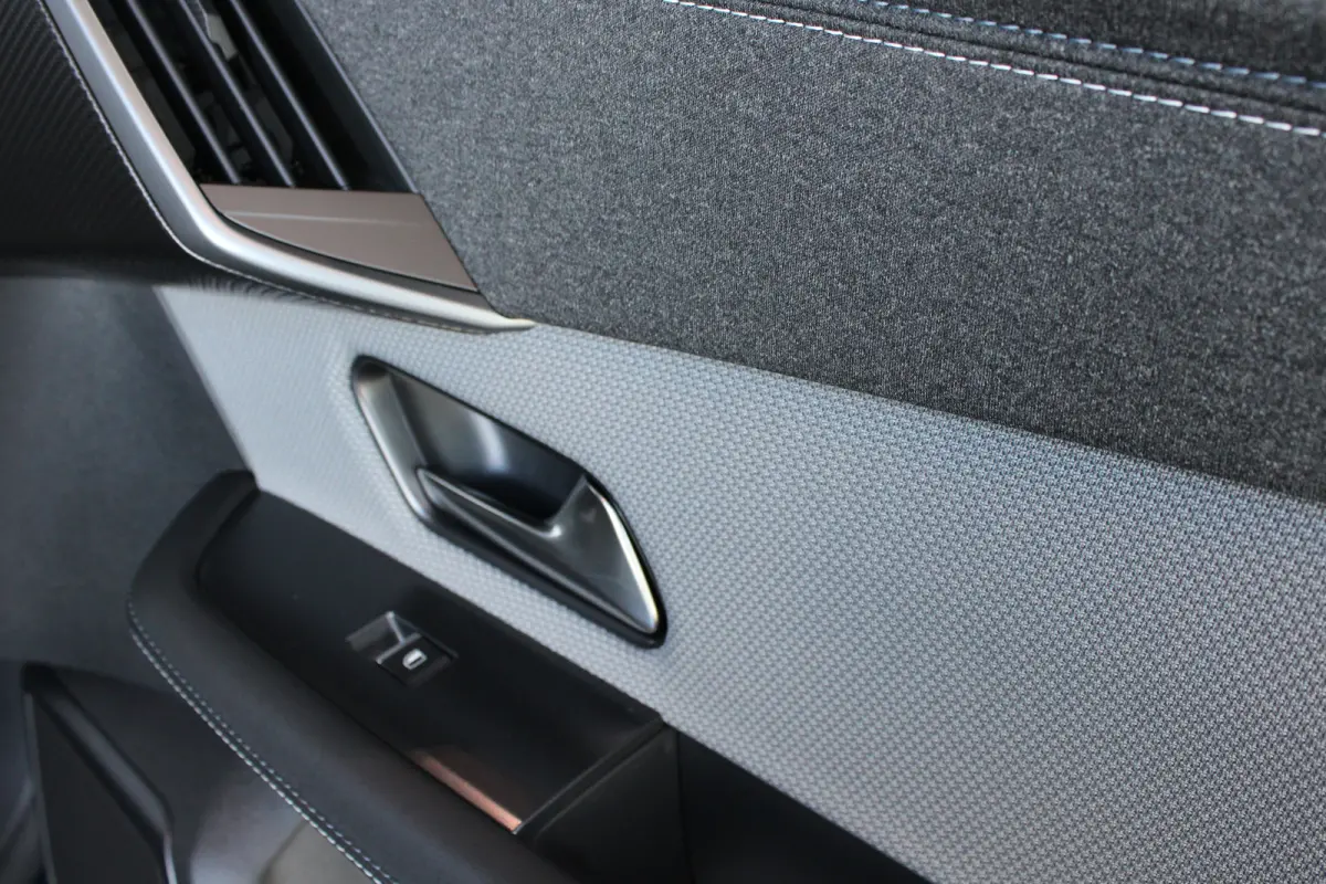 1.6 Turbo Plug-in-Hybrid GS Automaat | Camera | Navigatie | Focal | Carplay | Trekhaak | Stoelverwarming |