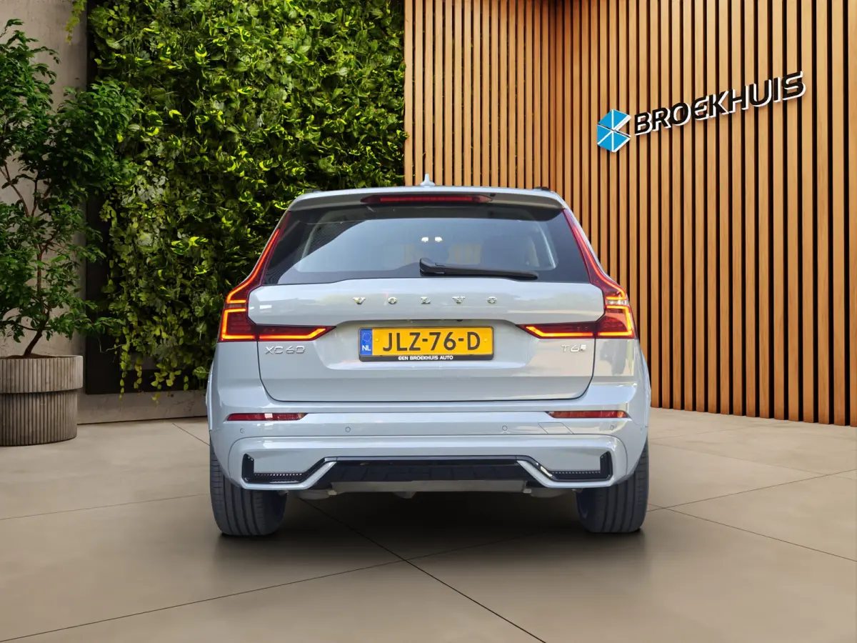 2.0 T6 Plug-in hybrid AWD Ultra Dark | Luchtvering | Trekhaak | Head-up | Pano | 360 Cam | Harman/Kardon
