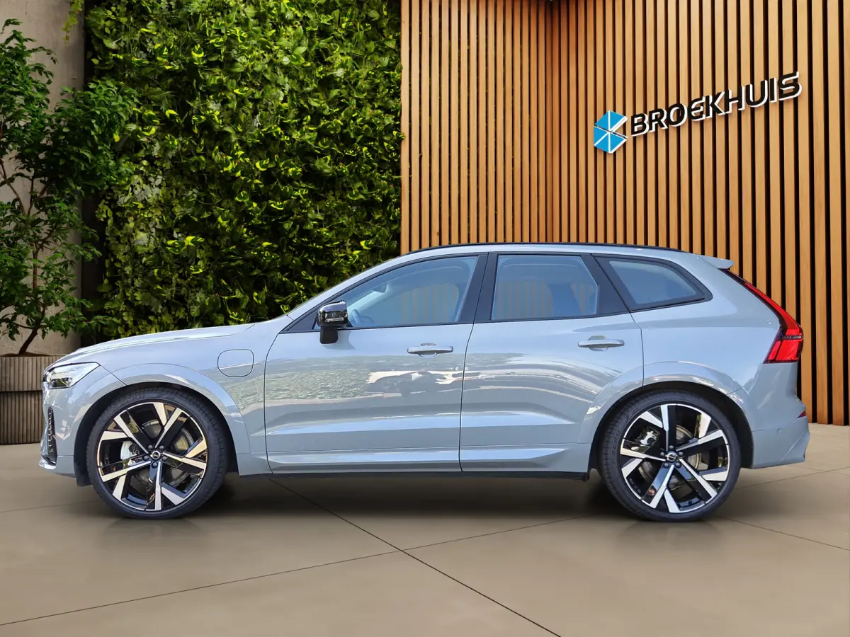2.0 T6 Plug-in hybrid AWD Ultra Dark | Luchtvering | Trekhaak | Head-up | Pano | 360 Cam | Harman/Kardon