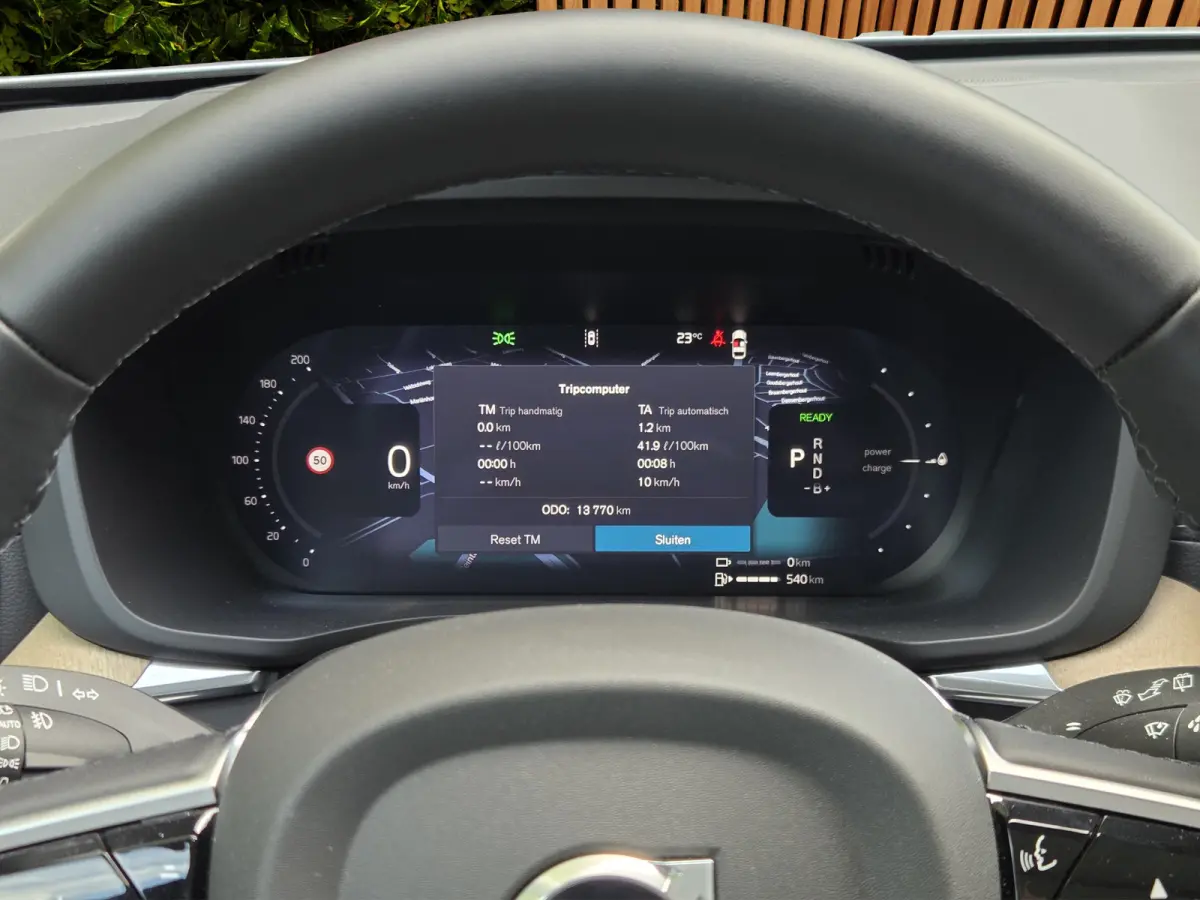 2.0 T6 Plug-in hybrid AWD Ultra Dark | Luchtvering | Trekhaak | Head-up | Pano | 360 Cam | Harman/Kardon