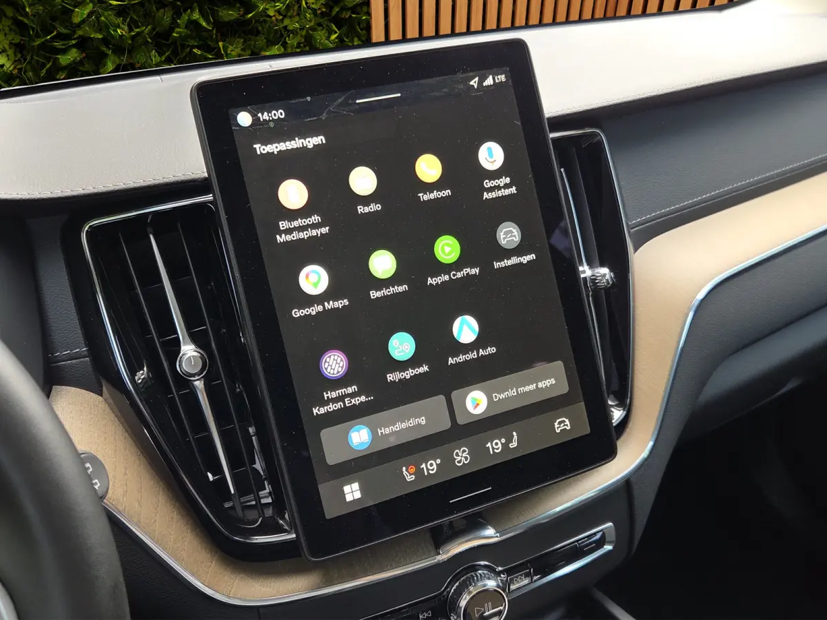 2.0 T6 Plug-in hybrid AWD Ultra Dark | Luchtvering | Trekhaak | Head-up | Pano | 360 Cam | Harman/Kardon