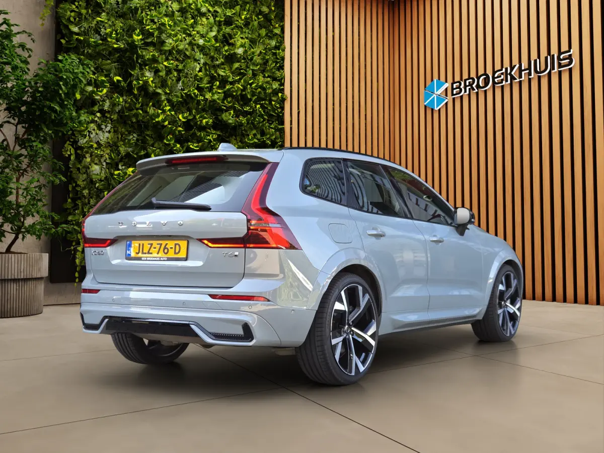 2.0 T6 Plug-in hybrid AWD Ultra Dark | Luchtvering | Trekhaak | Head-up | Pano | 360 Cam | Harman/Kardon