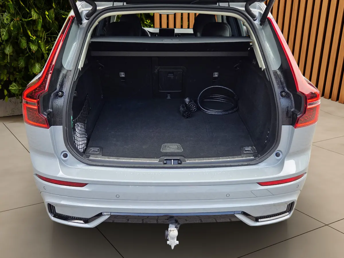 2.0 T6 Plug-in hybrid AWD Ultra Dark | Luchtvering | Trekhaak | Head-up | Pano | 360 Cam | Harman/Kardon