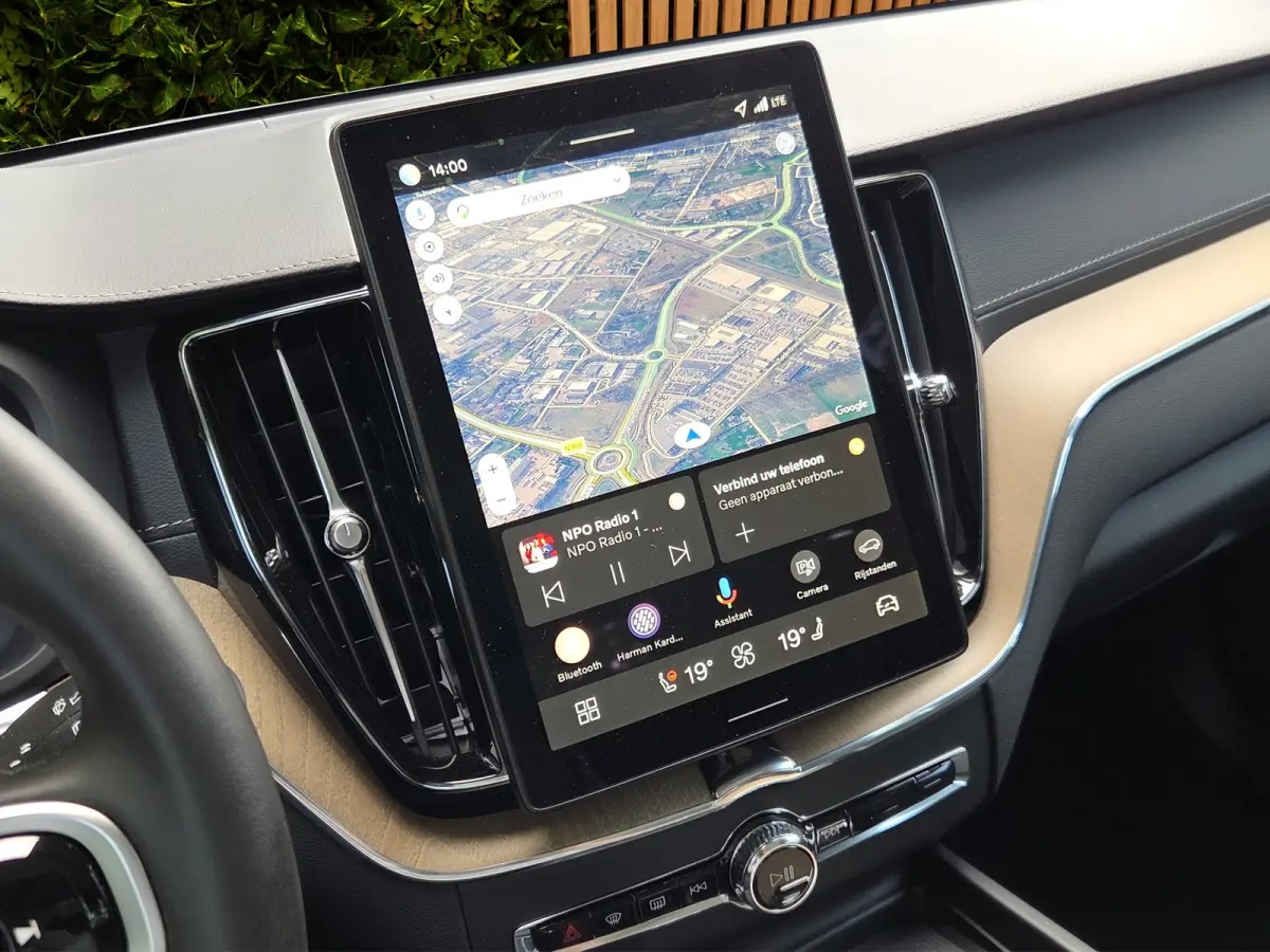 2.0 T6 Plug-in hybrid AWD Ultra Dark | Luchtvering | Trekhaak | Head-up | Pano | 360 Cam | Harman/Kardon