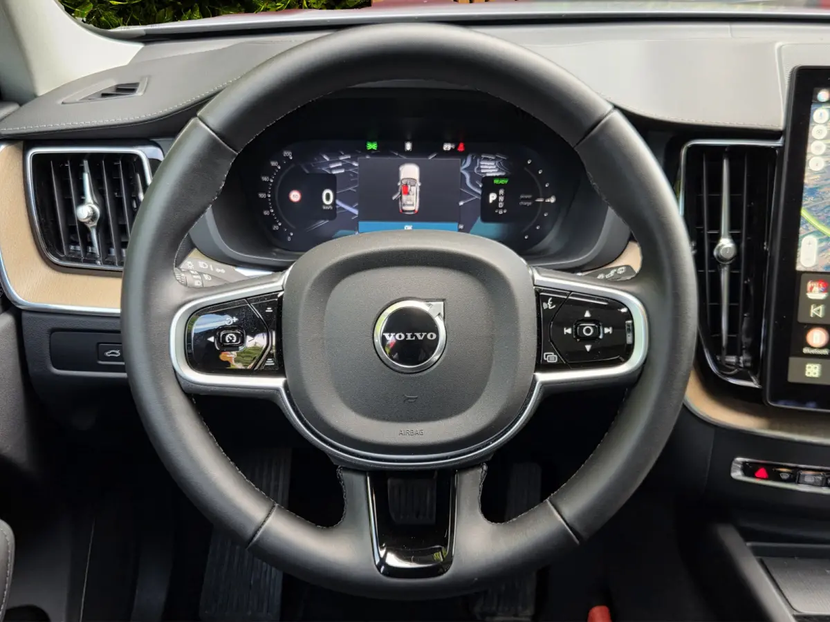 2.0 T6 Plug-in hybrid AWD Ultra Dark | Luchtvering | Trekhaak | Head-up | Pano | 360 Cam | Harman/Kardon