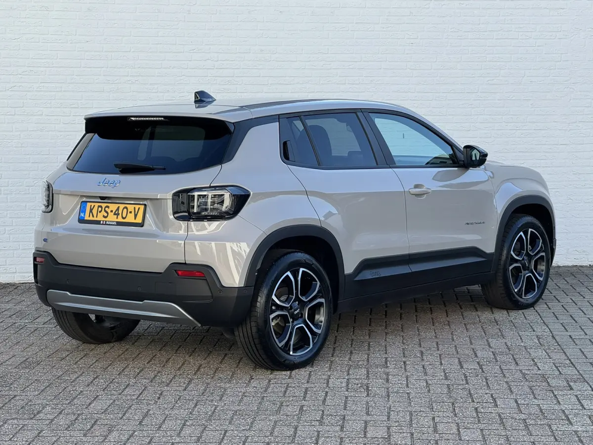 Summit 54 kWh SOH 96% Clima Camera Cruise Carplay PDC voor en achter Half Leder
