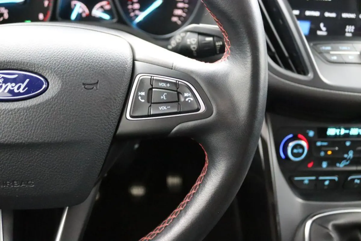 1.5 EcoBoost ST Line , trekhaak wegklapbaar  , pano dak