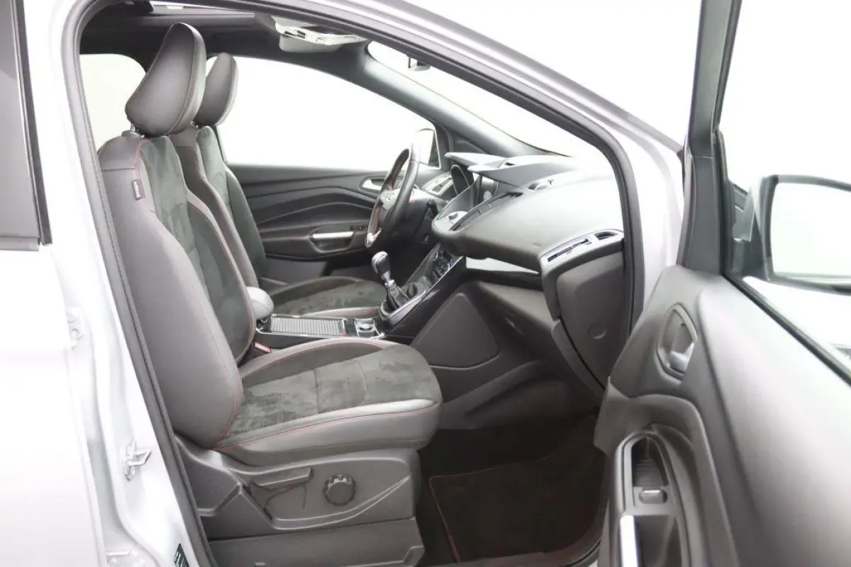 1.5 EcoBoost ST Line , trekhaak wegklapbaar  , pano dak