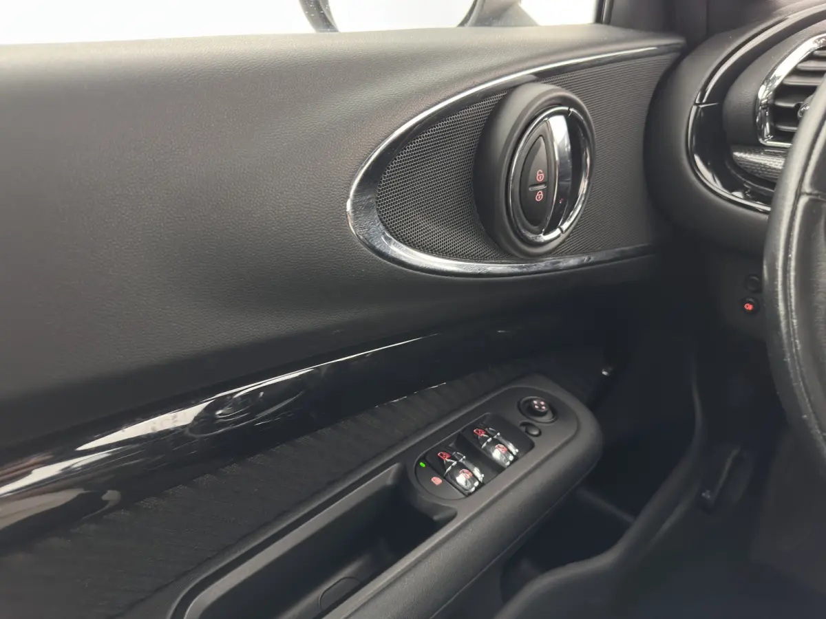 2.0 Cooper D Serious Business Aut. *LEATHER-FABRIC | FULL-LED | HARMAN/KARDON | SPORTSEATS | KEYLESS | NAVI-FULLMAP | ECC | PDC | CRUISE | AMBIENTLIGHT | 17''ALU*