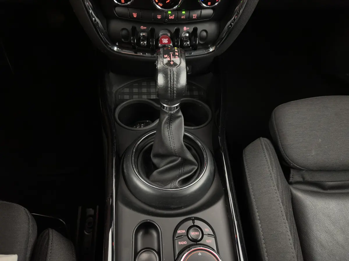 2.0 Cooper D Serious Business Aut. *LEATHER-FABRIC | FULL-LED | HARMAN/KARDON | SPORTSEATS | KEYLESS | NAVI-FULLMAP | ECC | PDC | CRUISE | AMBIENTLIGHT | 17''ALU*