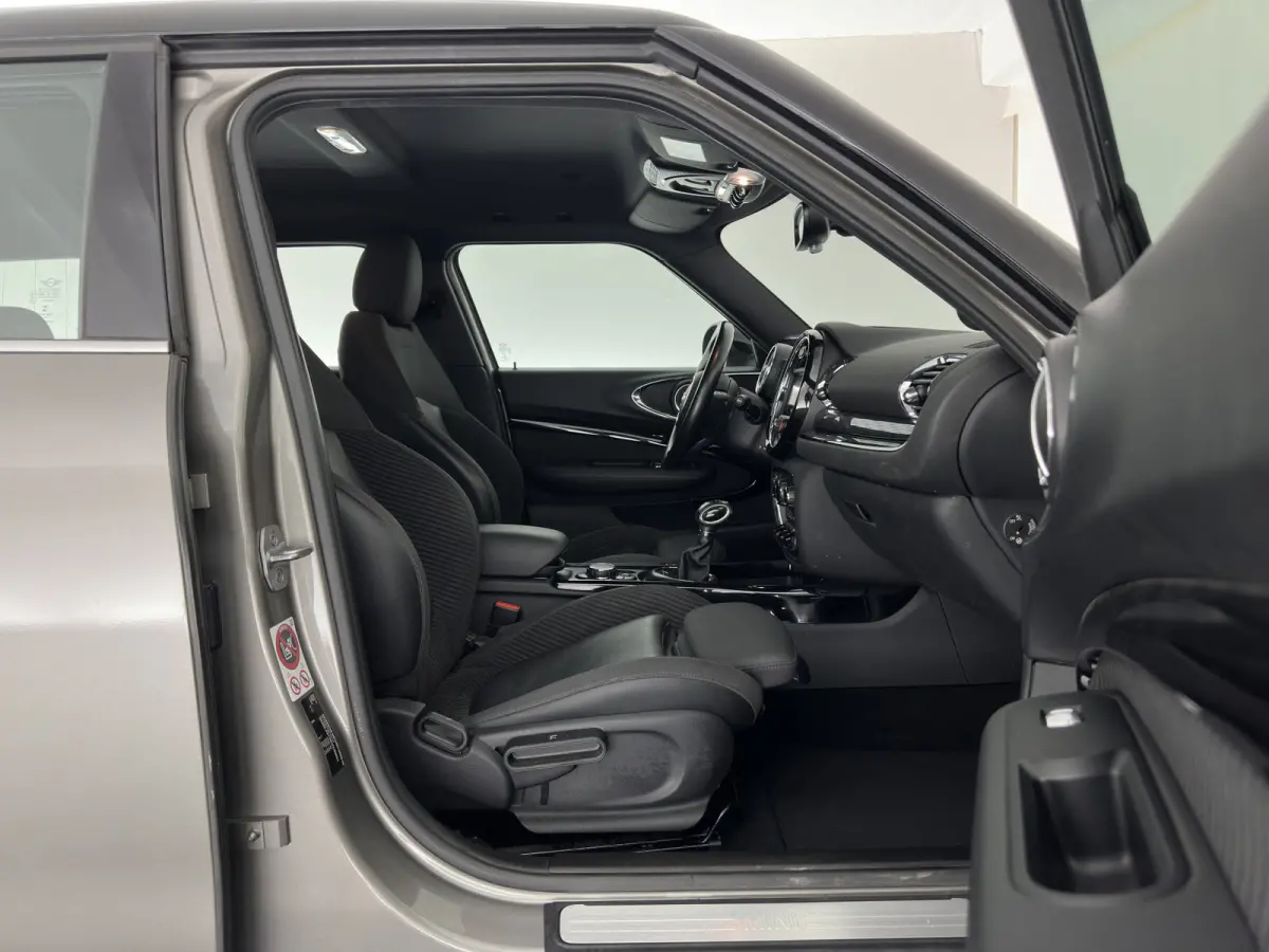 2.0 Cooper D Serious Business Aut. *LEATHER-FABRIC | FULL-LED | HARMAN/KARDON | SPORTSEATS | KEYLESS | NAVI-FULLMAP | ECC | PDC | CRUISE | AMBIENTLIGHT | 17''ALU*