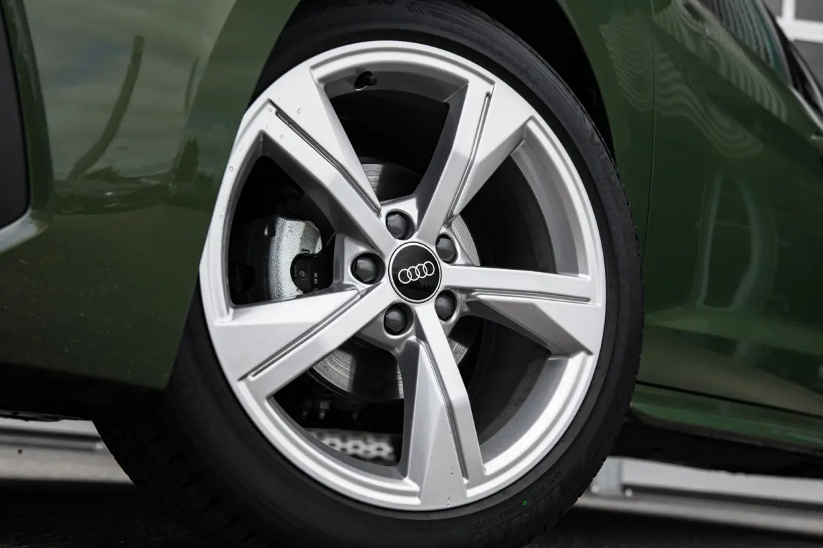 25 TFSI S edition | Stoelverwarming | ACC | Privacy Glass | | Alarm klasse 1(startblokkering) | Apple Carplay/Android Auto|telefoonintegratie premium | Cruise control adaptief