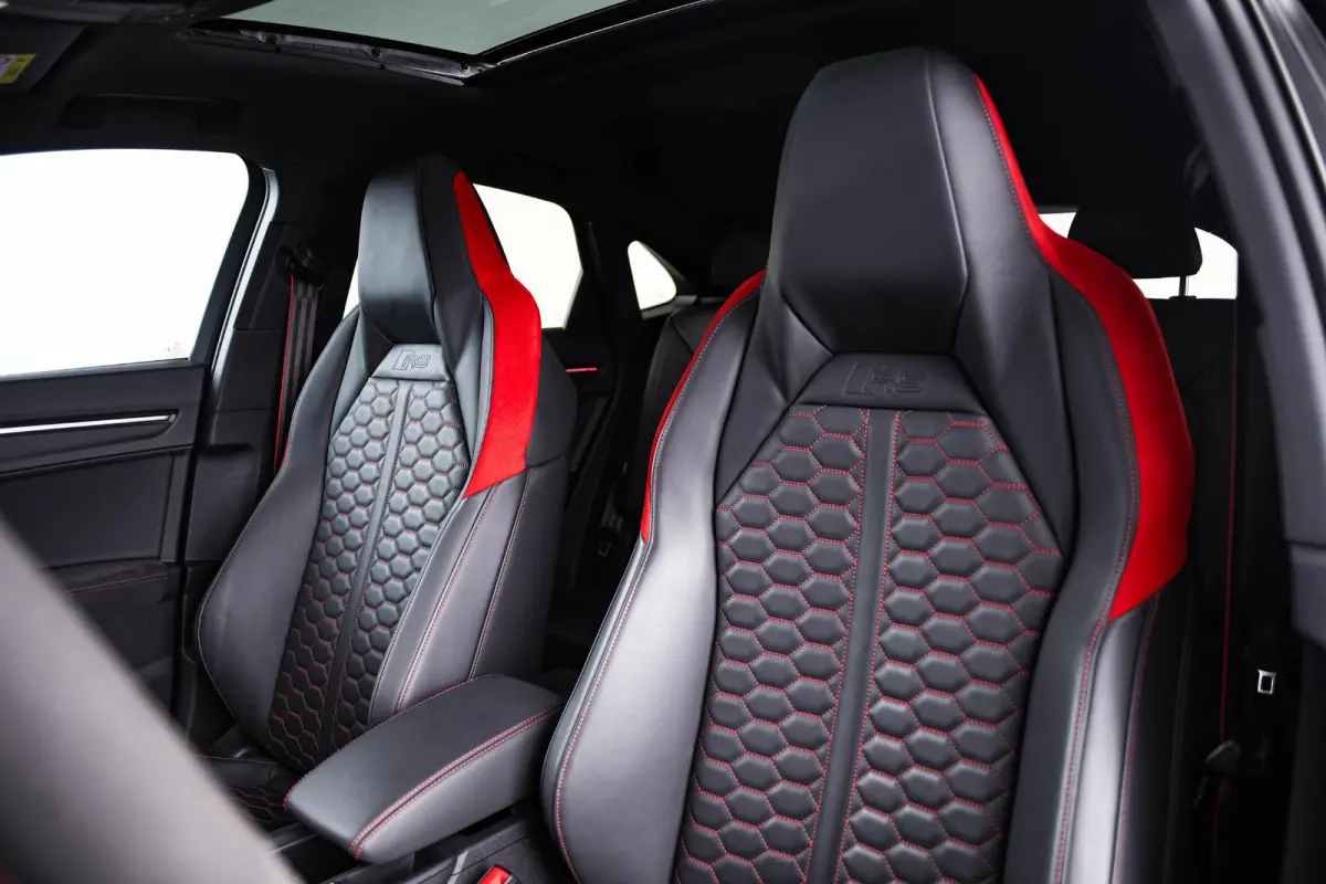RS 2.5 TFSI Panoramadak - Sportuitlaat - RS sportstoelen - Maxton - Comfortsleutel - Sonos Audio - Remzadels rood - Matrix LED - Parkeerhulp plus - Camera