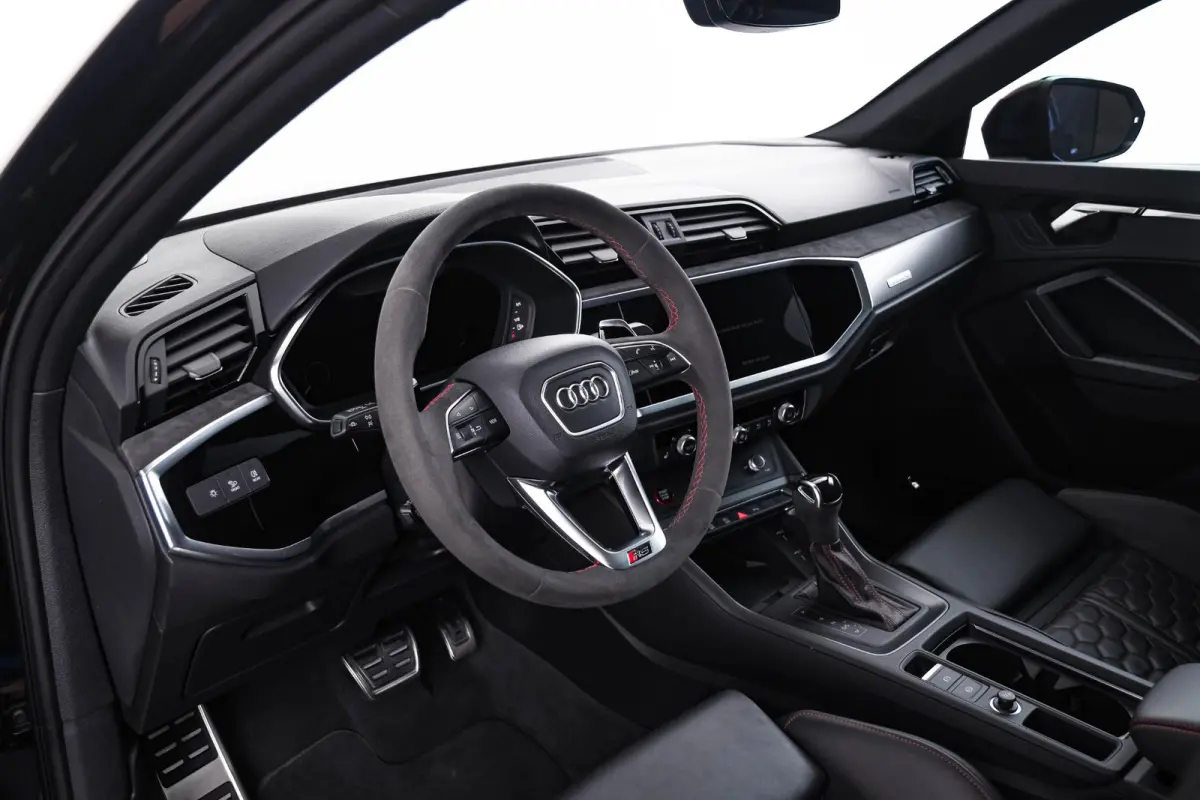 RS 2.5 TFSI Panoramadak - Sportuitlaat - RS sportstoelen - Maxton - Comfortsleutel - Sonos Audio - Remzadels rood - Matrix LED - Parkeerhulp plus - Camera