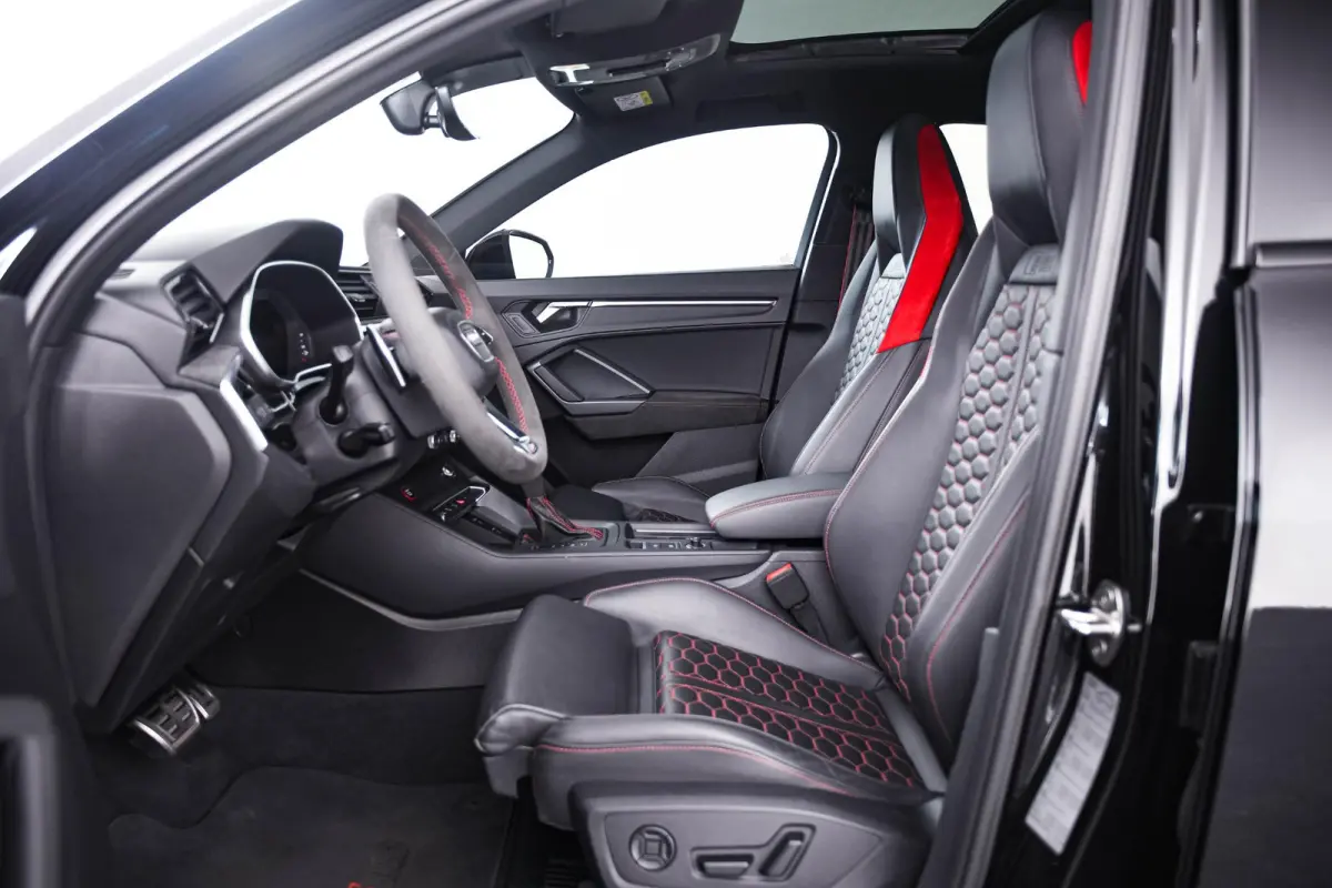 RS 2.5 TFSI Panoramadak - Sportuitlaat - RS sportstoelen - Maxton - Comfortsleutel - Sonos Audio - Remzadels rood - Matrix LED - Parkeerhulp plus - Camera