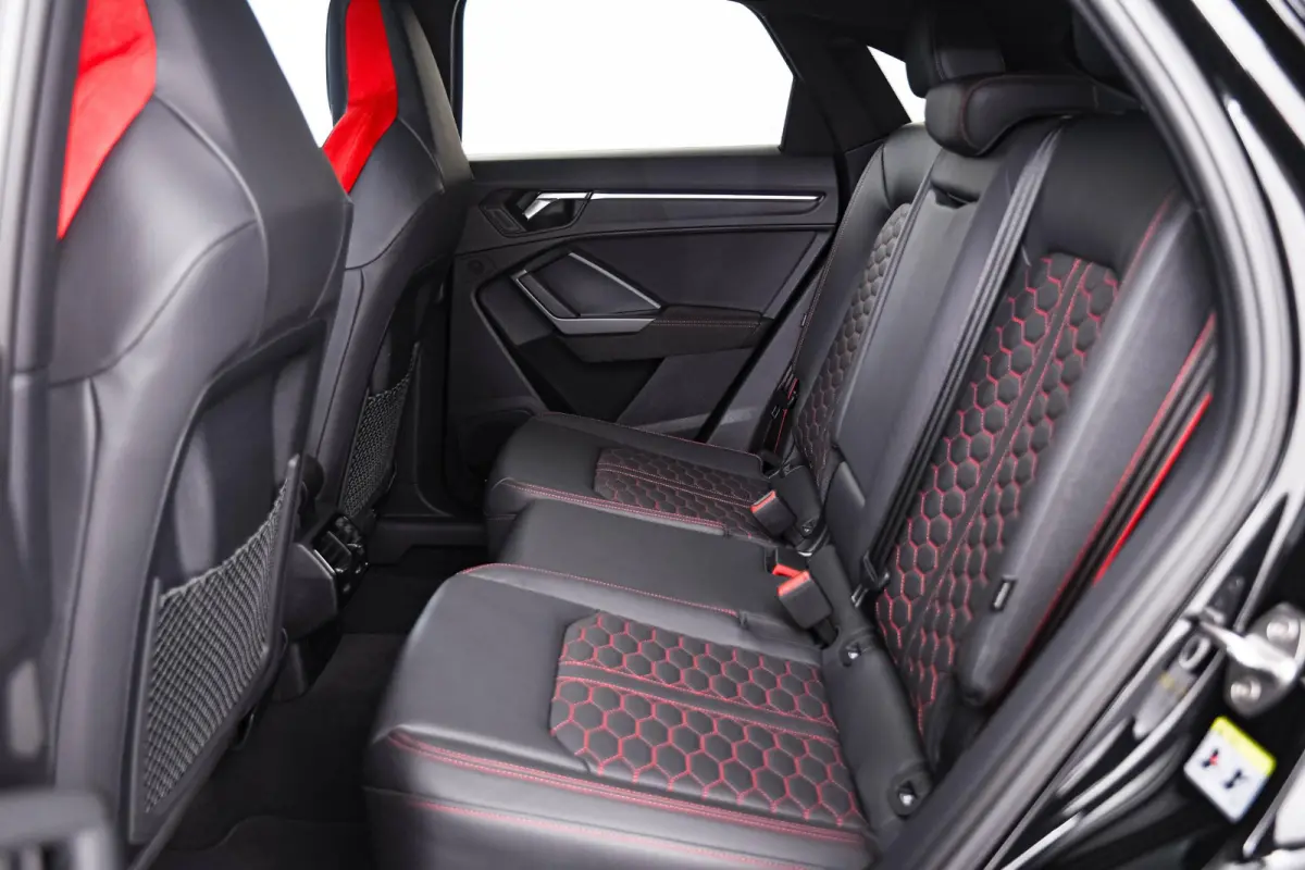 RS 2.5 TFSI Panoramadak - Sportuitlaat - RS sportstoelen - Maxton - Comfortsleutel - Sonos Audio - Remzadels rood - Matrix LED - Parkeerhulp plus - Camera