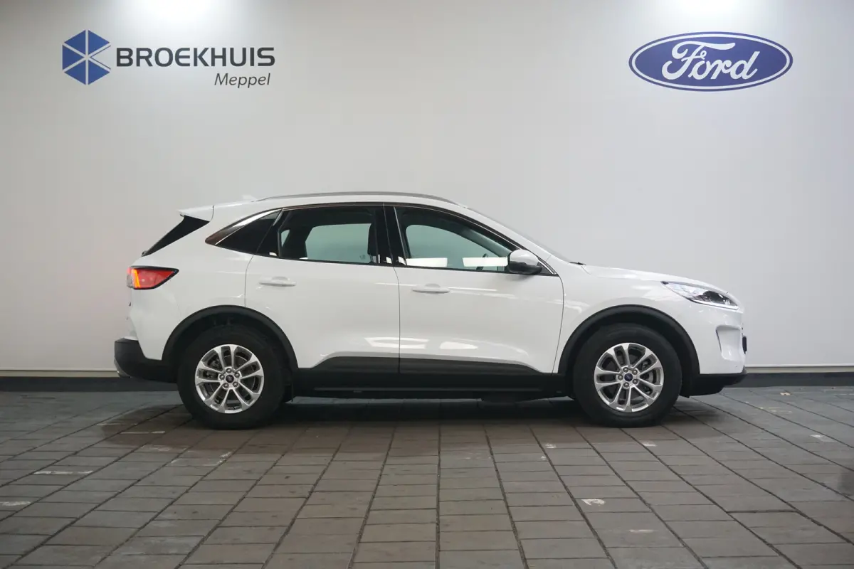 2.5 PHEV Titanium | Winter-pack | Camera | Apple carplay / andriod auto | Standkachel | Navigatie incl. bluetooth