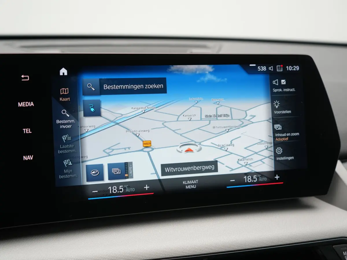 xDrive30 67 kWh 313pk Dealer O.H. | Trekhaak Af Fabriek | Camera | Adaptief M Onderstel | Voorstoelen Verwarmd | Keyless | Sfeerverlichting | Apple Carplay | Adaptive LED | Cruise Control | 