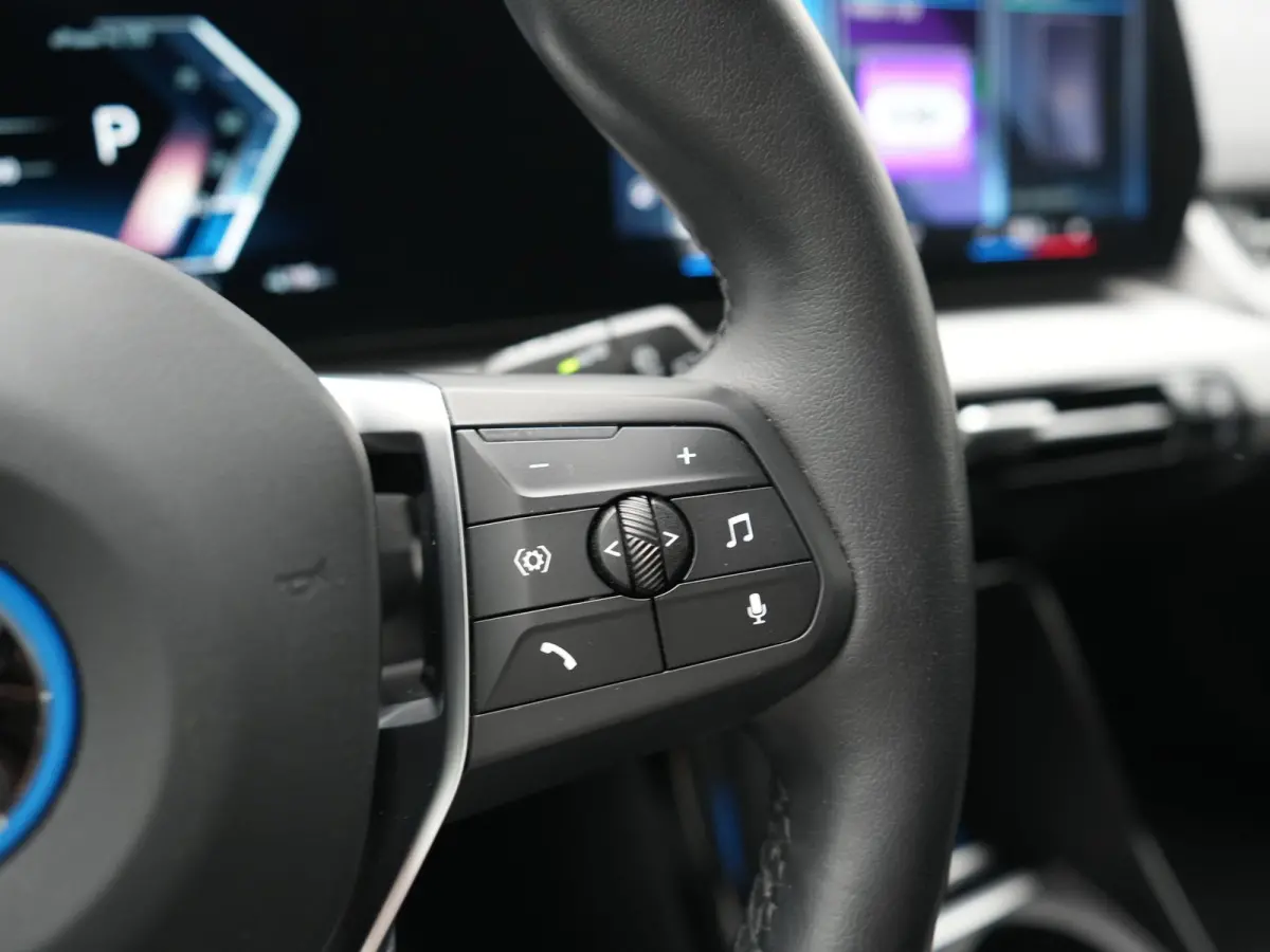 xDrive30 67 kWh 313pk Dealer O.H. | Trekhaak Af Fabriek | Camera | Adaptief M Onderstel | Voorstoelen Verwarmd | Keyless | Sfeerverlichting | Apple Carplay | Adaptive LED | Cruise Control | 